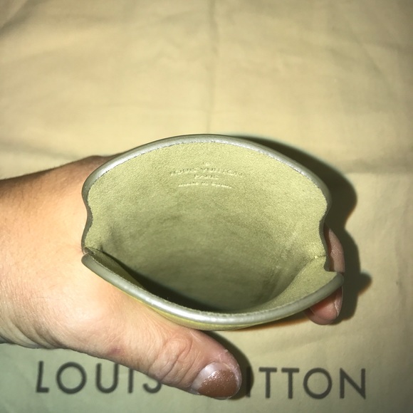 Louis Vuitton iPhone case - Picture 5 of 5